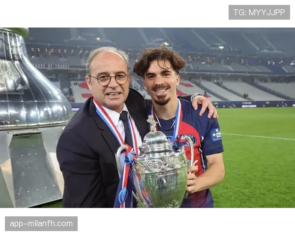 法国超级杯冠军成员：维蒂尼亚的早期巴黎荣誉